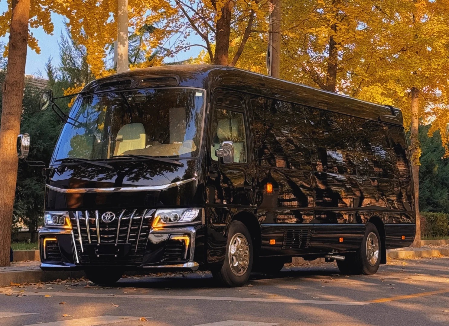 丰田考斯特旅游车外观